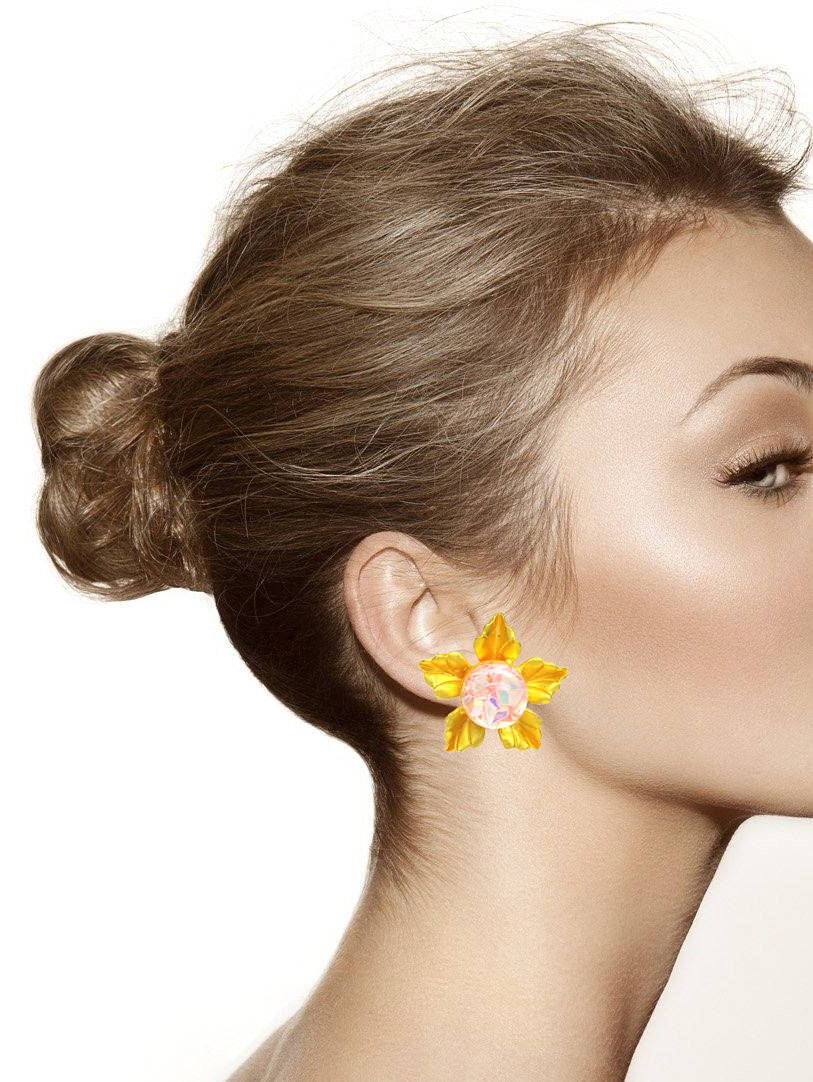 Mukhi Stud Earring.
