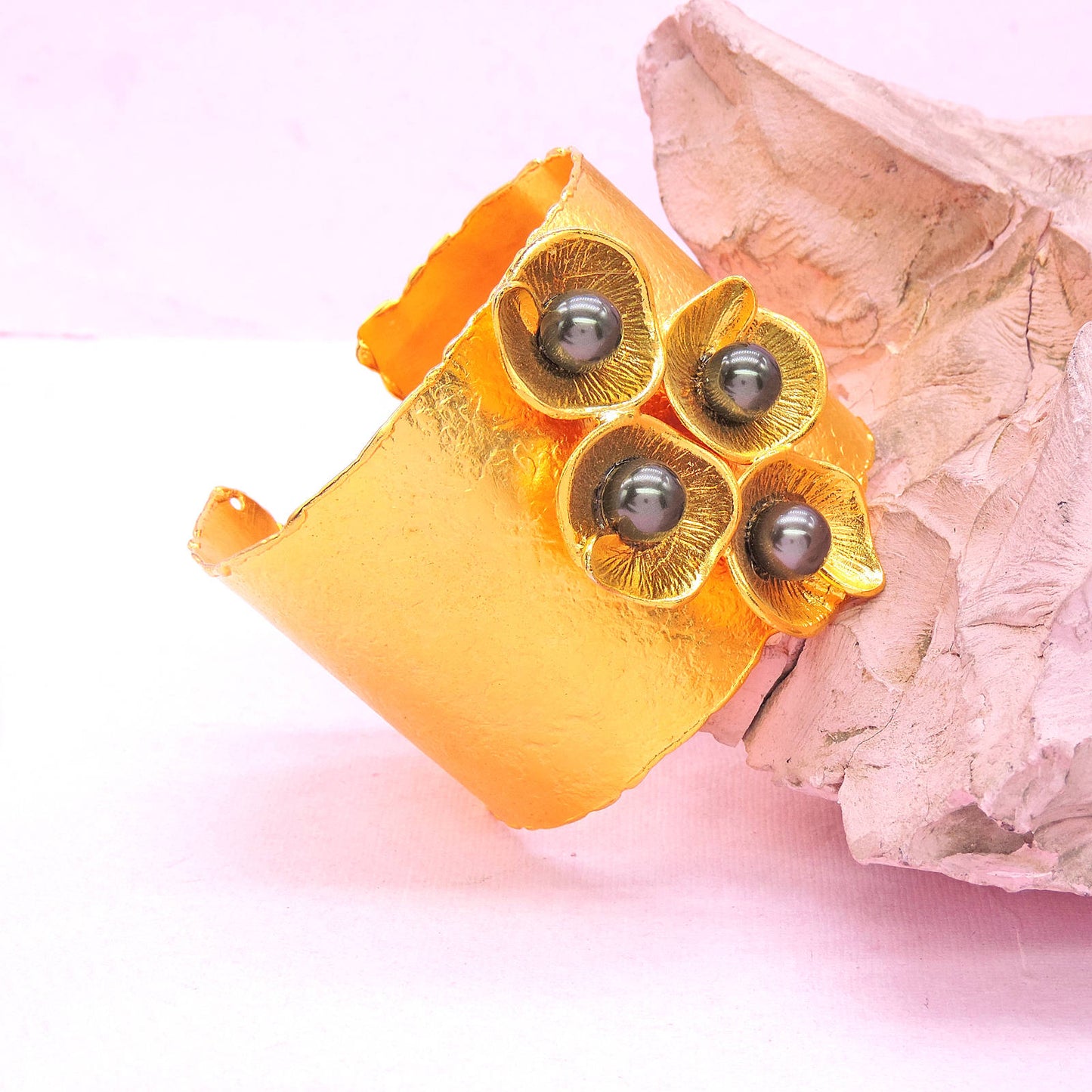 Tahititan Peal Cuff.