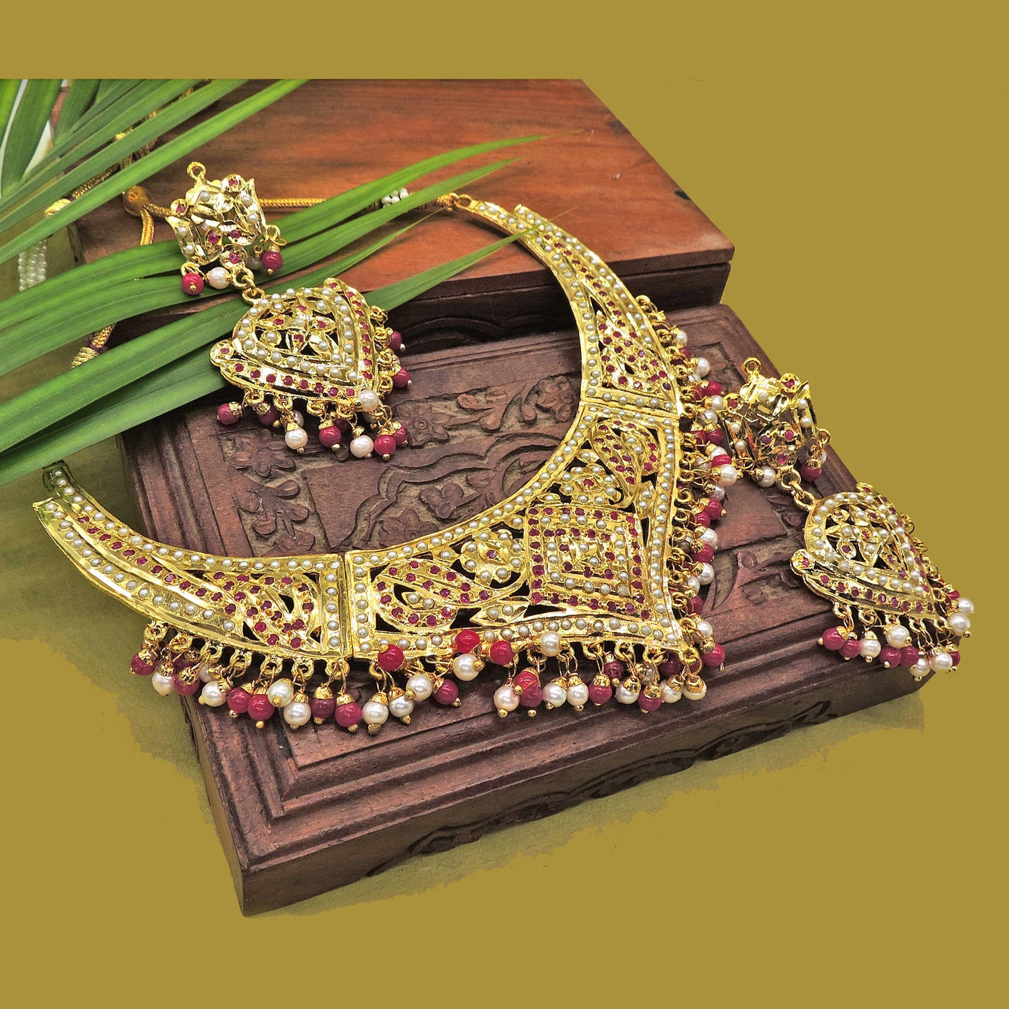 Nandi Jadau Necklace Set.