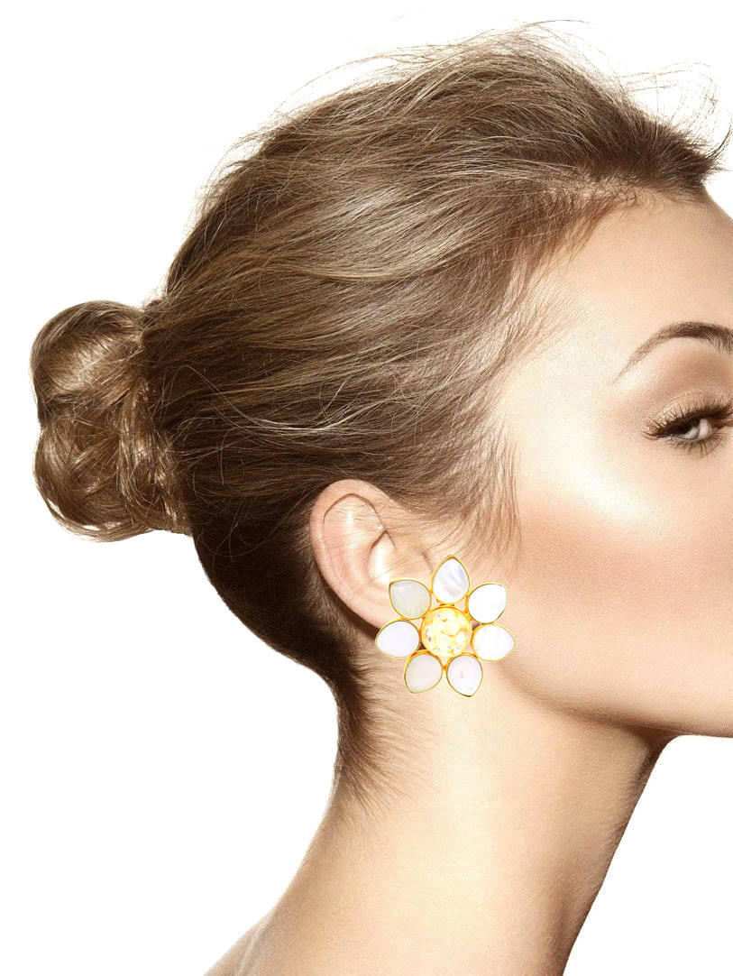 Chaand Stud Earring.