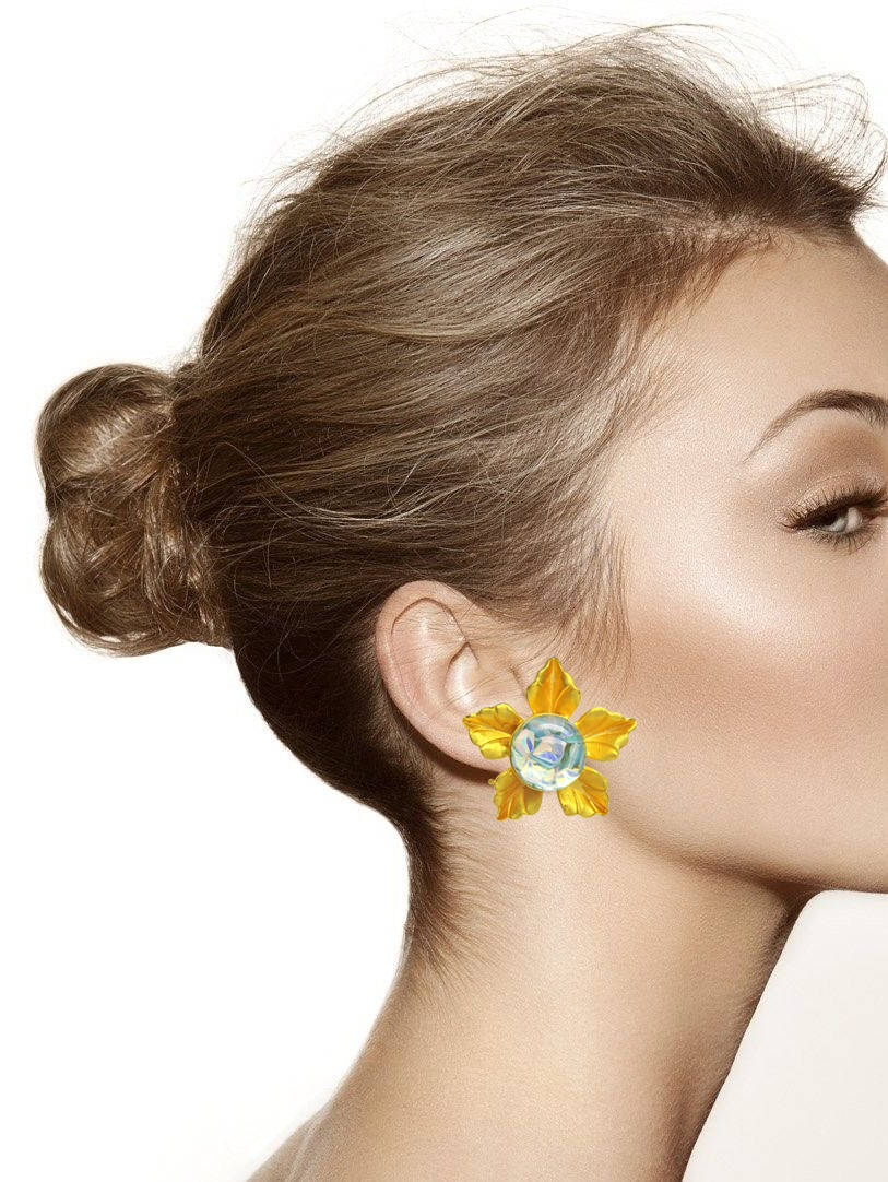 Mukhi Stud Earring.