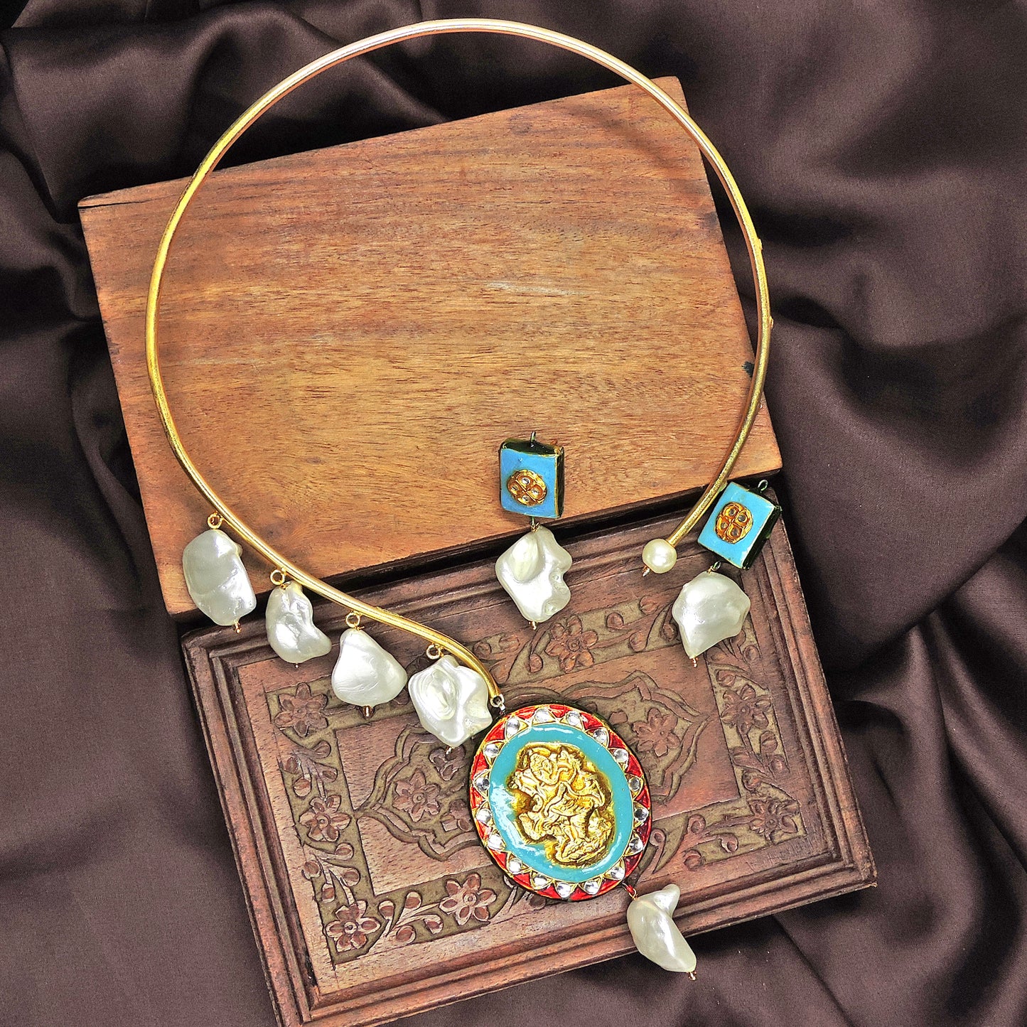 Lakh Bib Lariat Necklace.