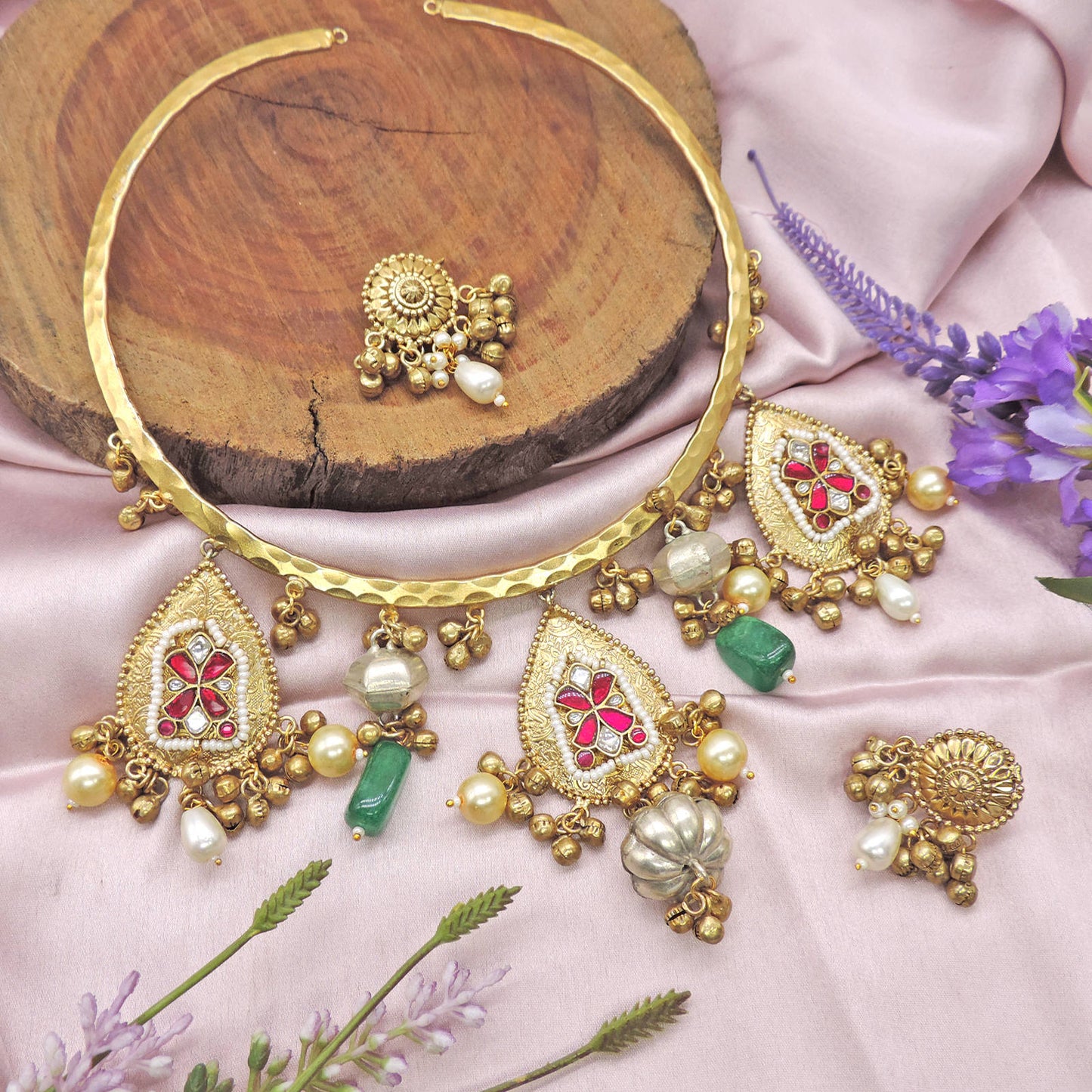 Zevar Hasli Necklace Set.