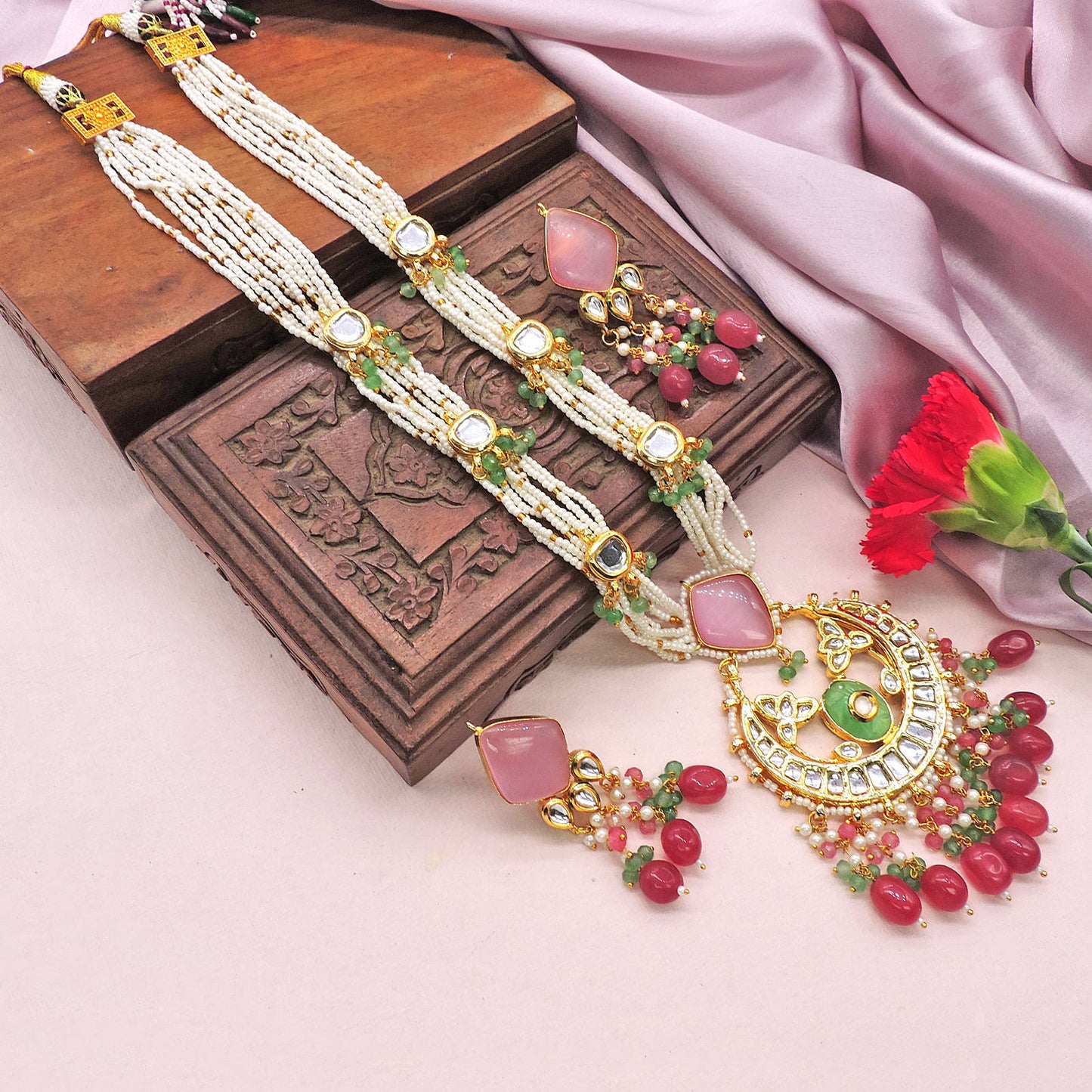 Nooraniyat Necklace Set.