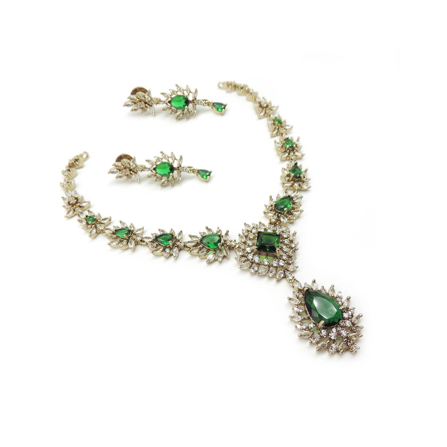 Nina Ricci  Necklace Set.