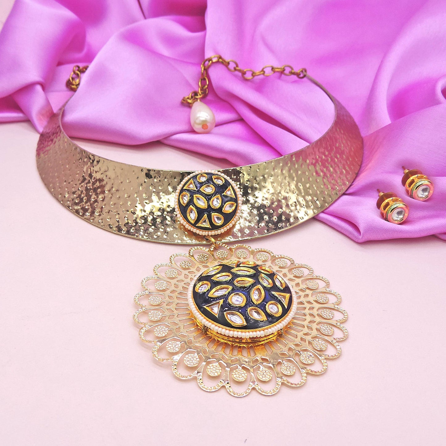 Smart Kundan fusion Necklace set.