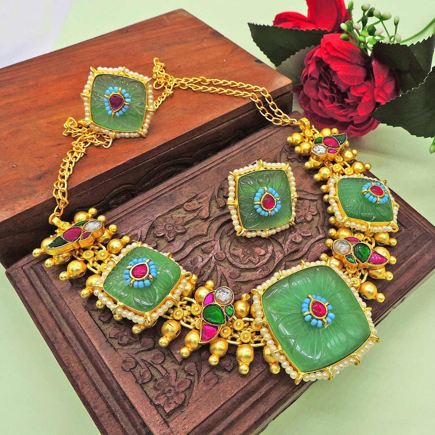 Zeenat Choker Necklace Set.