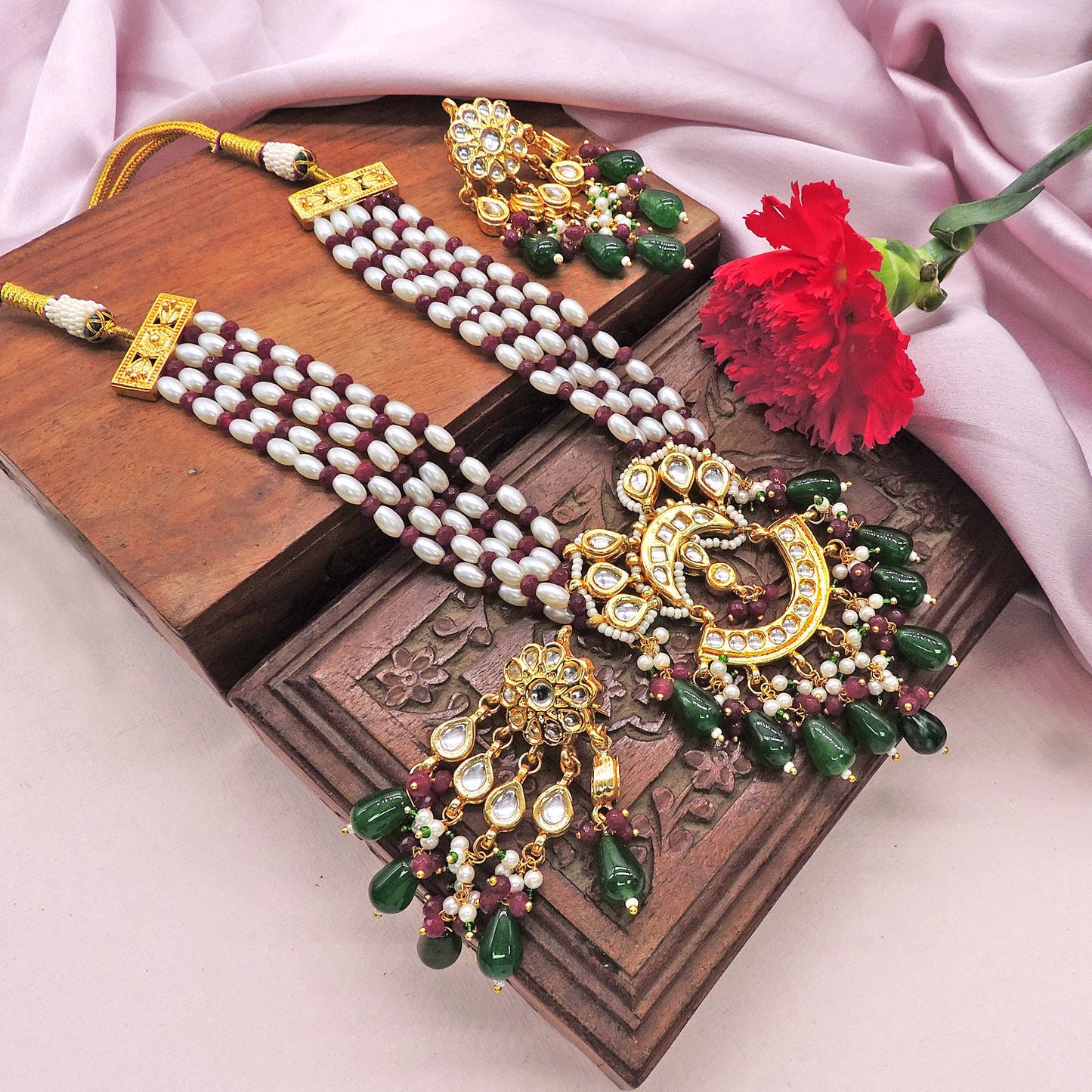 Sumukh Necklace Set.